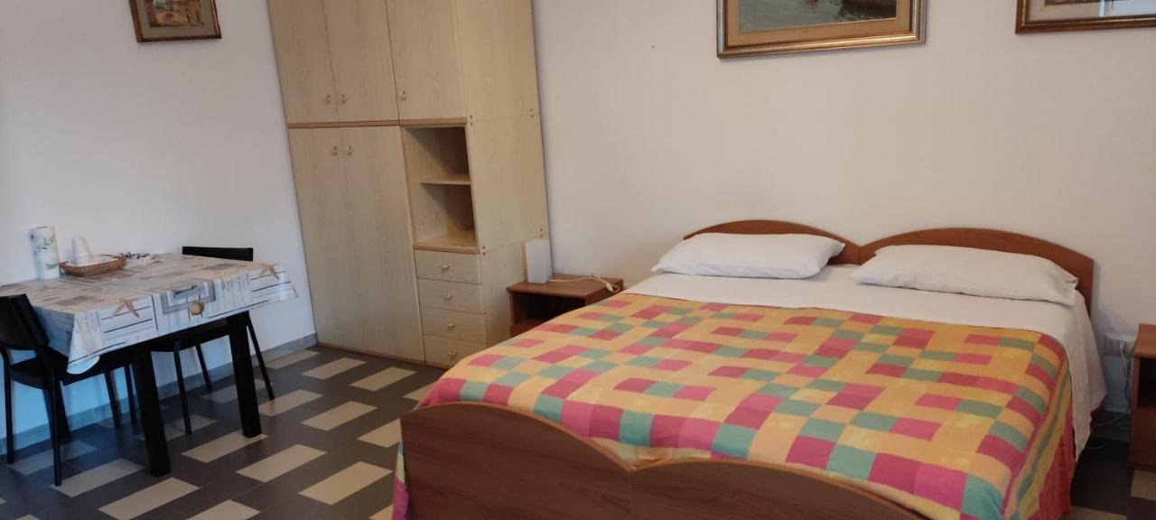 バーリLa Casa Di Periferiaアパートメント エクステリア 写真