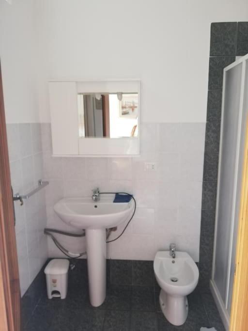 バーリLa Casa Di Periferiaアパートメント エクステリア 写真