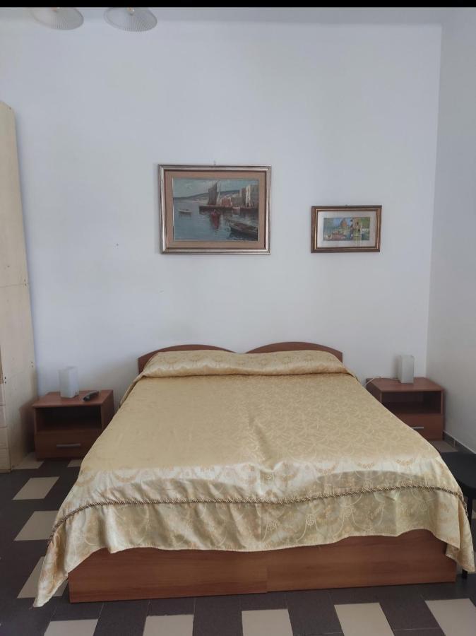 バーリLa Casa Di Periferiaアパートメント エクステリア 写真